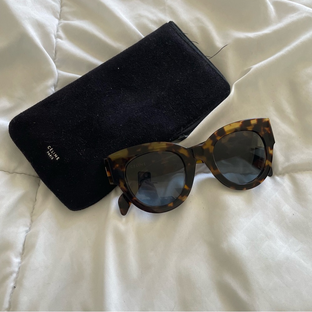 Celine CL40008F Tortoise